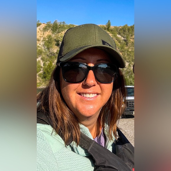 Hi there! I’m Min! Thanks for stopping by my closet! - Picture 1 of 1